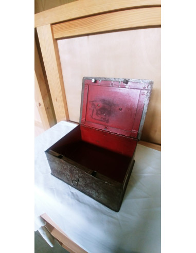 CAJA DE METAL