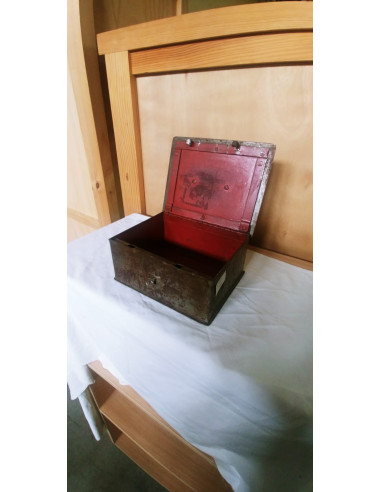 CAJA DE METAL