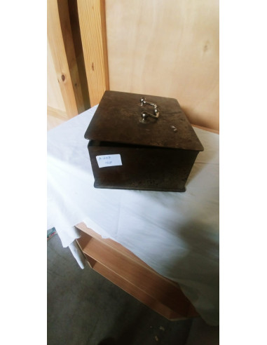 CAJA DE METAL